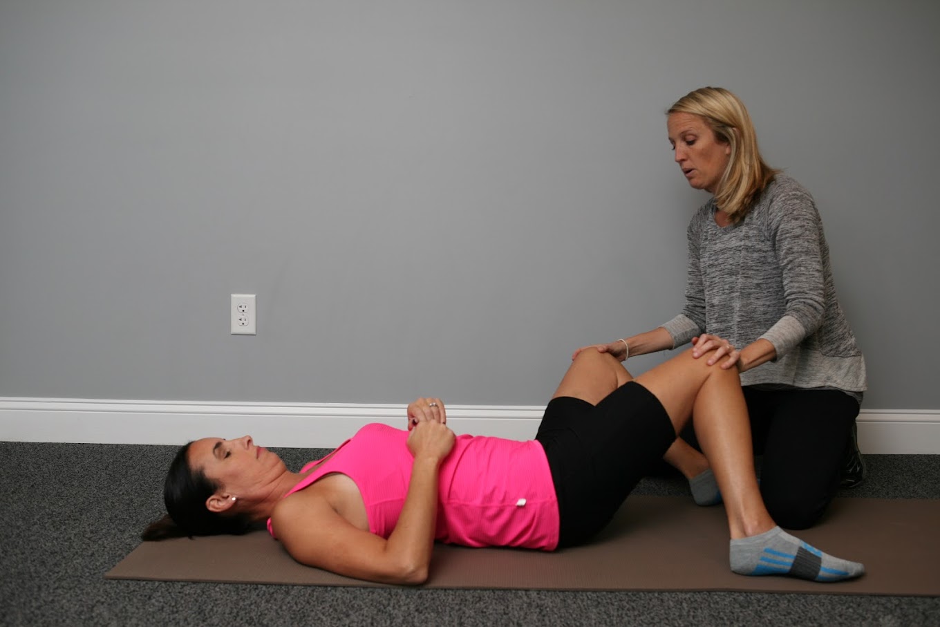 stretching muscles in knees